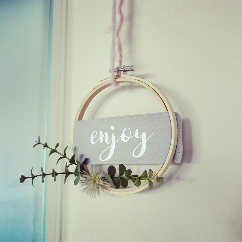 Joyful – selbst gestickter Stickrahmen